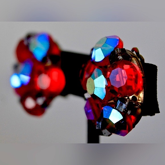 VENDOME SET VINTAGE 3 STRAND RED AURORA BOREALIS NECKLACE & CLIP EARRING - Picture 8 of 10